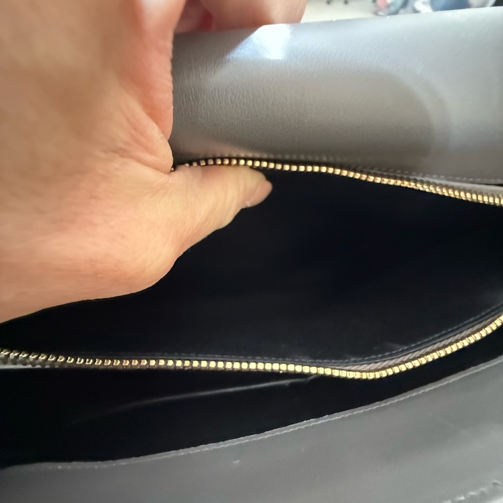 Saint Laurent Croc-Embossed Gray Bag - Picture 7 of 16